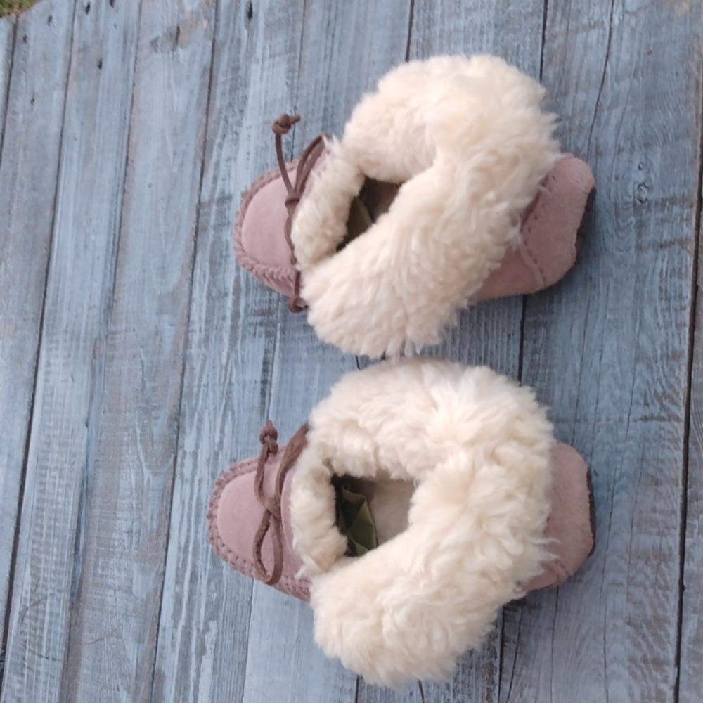 UGG Slippers - Picture 4 of 13